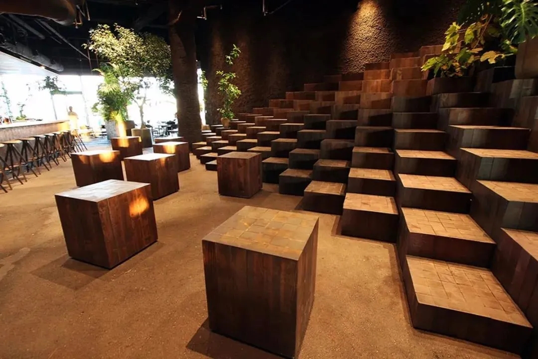 岑溪这个日本餐饮空间设计，带你来到热带丛林