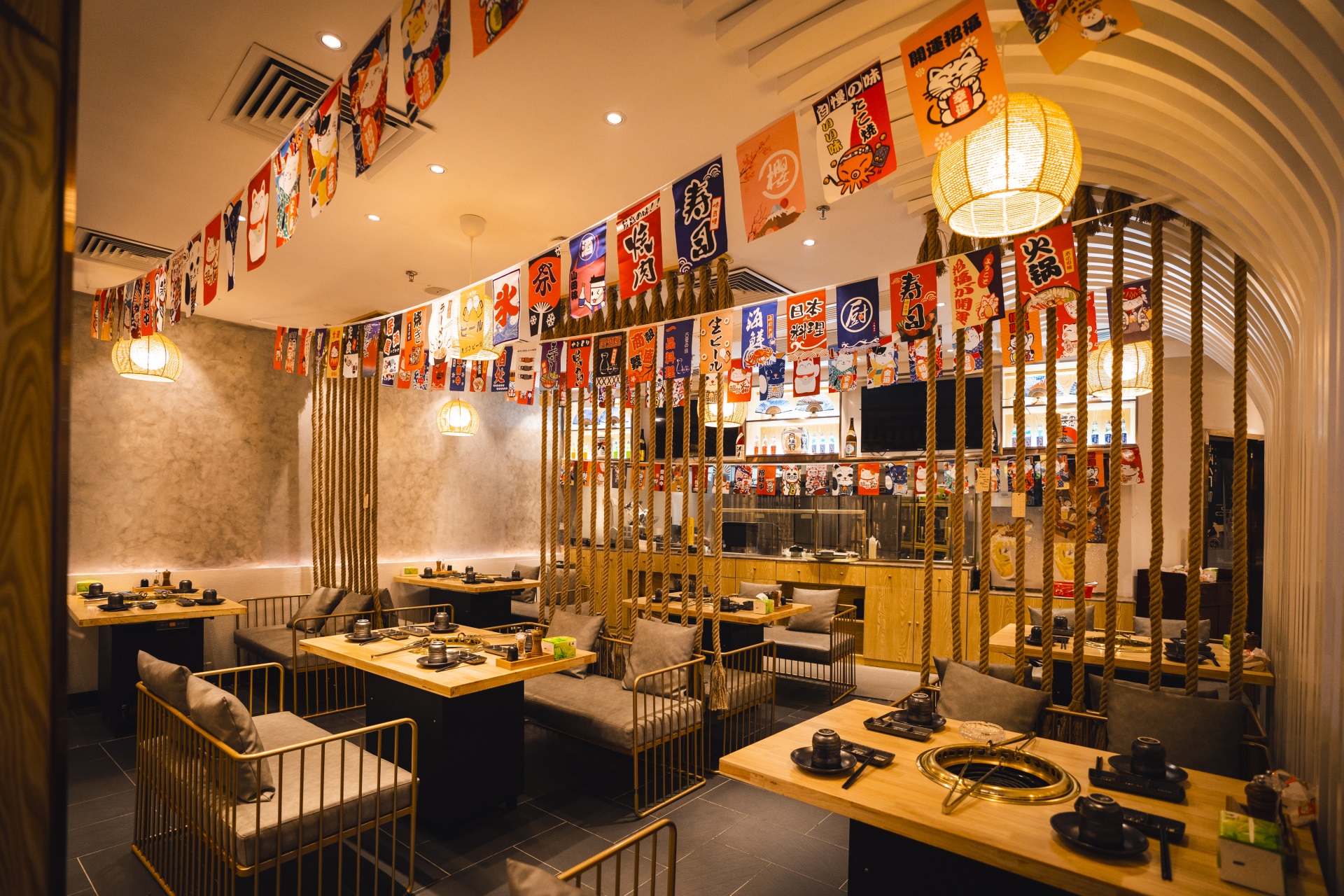 岑溪如何通过深圳餐饮空间设计来确定餐厅的装修风格？